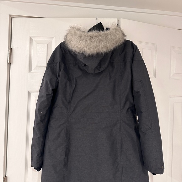 Columbia women’s Carson Pass IC coat in Black. Lightly used for one trip. - Picture 2 of 6